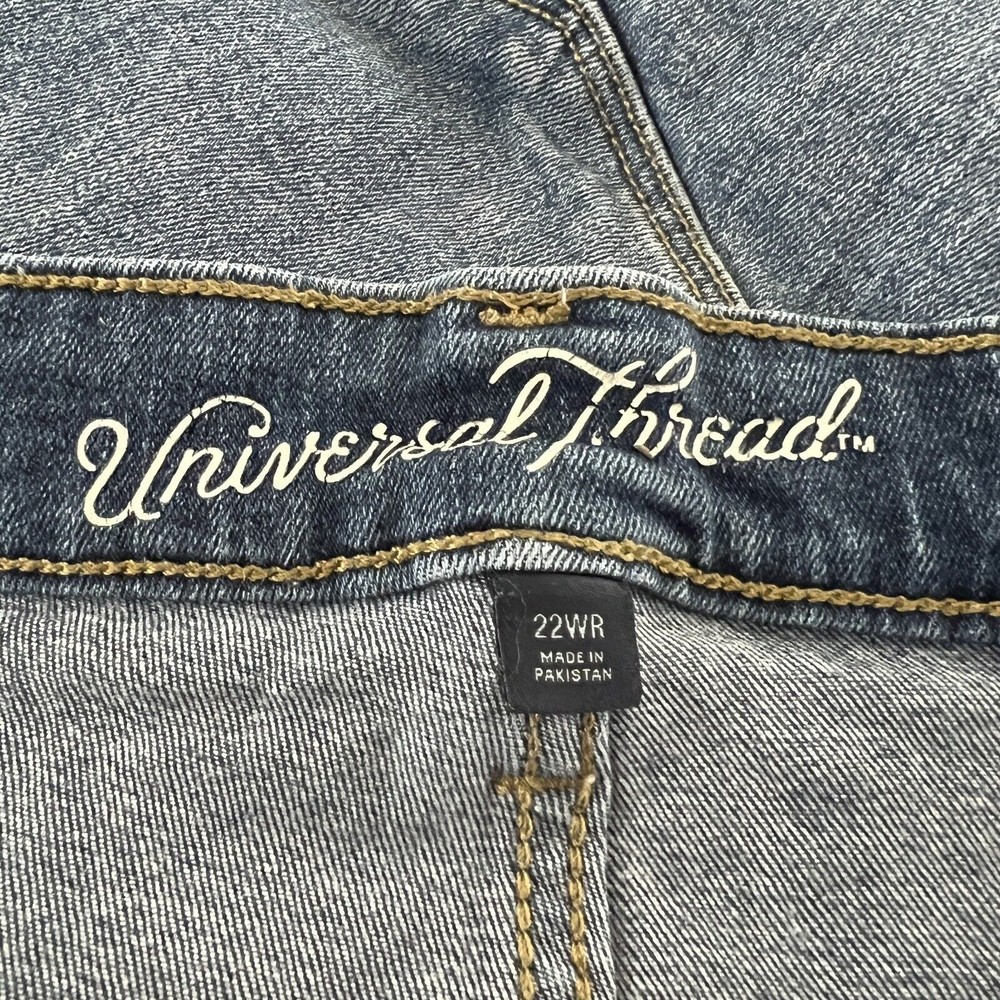 Universal Thread Denim Shorts Blue Medium Wash High Rise Jean Shorts - Picture 3 of 4
